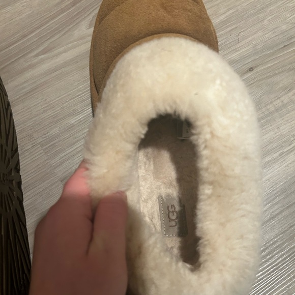 UGG Tan Shearling Slippers - Picture 4 of 11